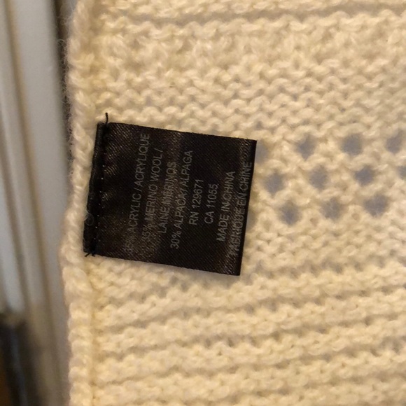 NWOT 360 Cashmere oversized cream scarf - Picture 5 of 8